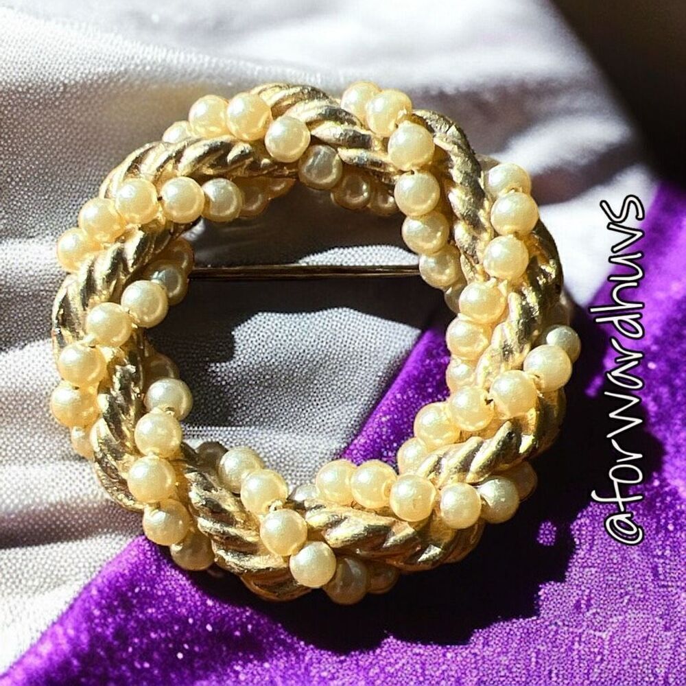Vintage Gold Tone Wreath Brooch with Pearl Beads